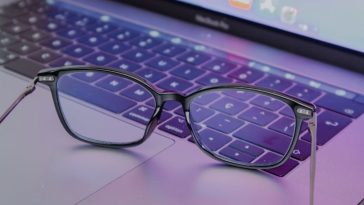 Stylish Blue-Light Glasses Trends You’ll Love in 2025
